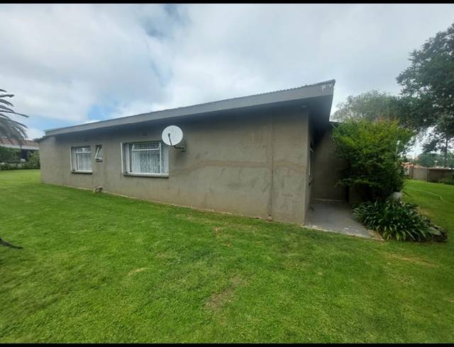 4 BEDROOM HOUSE FOR SALE IN LOUMARINA AH